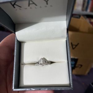 Women’s engagement and wedding bands